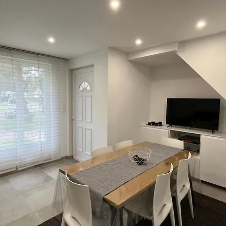 Little House For 6 People Near The River Canche بيت للعطل